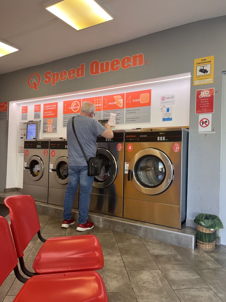 Szendvicsgeneracio, Fundacio Roure